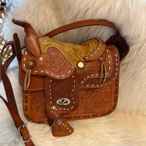 Gift
Vintage 1970s  Handcrafted Tooled Leather Saddle  Bag
